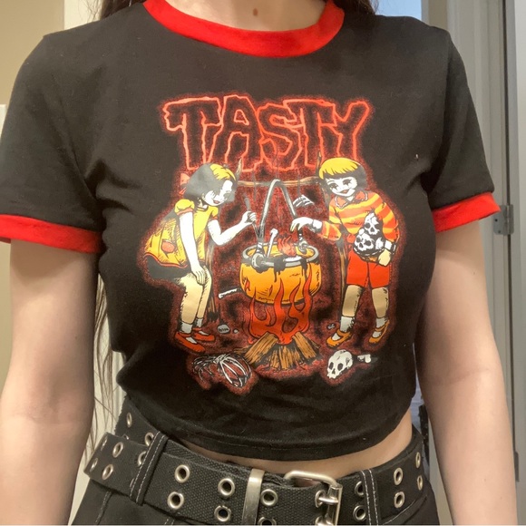 NEW GOTH GRUNGE 'TASTY' PUMPKIN
CARVING HORROR RINGER TEE - Picture 3 of 11
